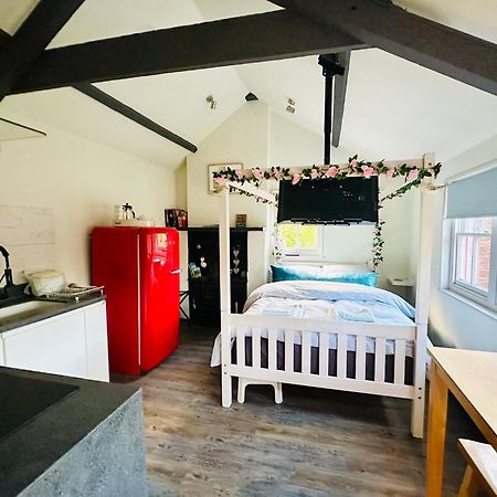 Tiny Romantic Retreat With Hot Tub On A Country Estate Near Cardigan Bay In Eryri Snowdonia Llanbedr (Gwynedd) Exterior foto