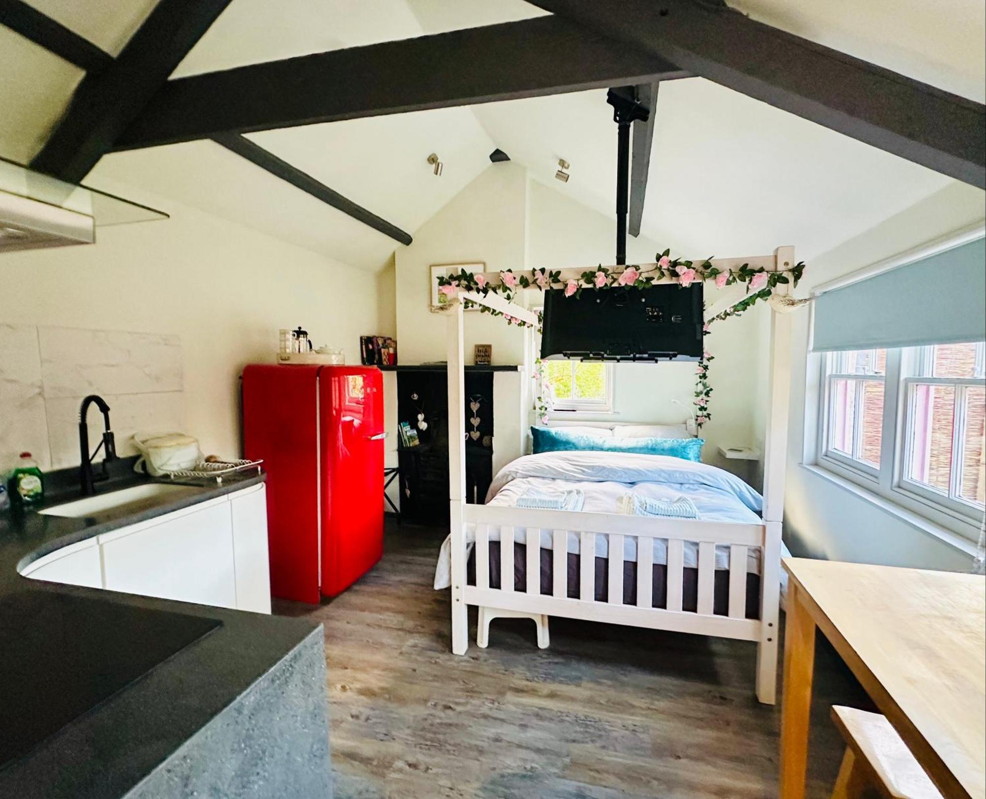 Tiny Romantic Retreat With Hot Tub On A Country Estate Near Cardigan Bay In Eryri Snowdonia Llanbedr (Gwynedd) Exterior foto