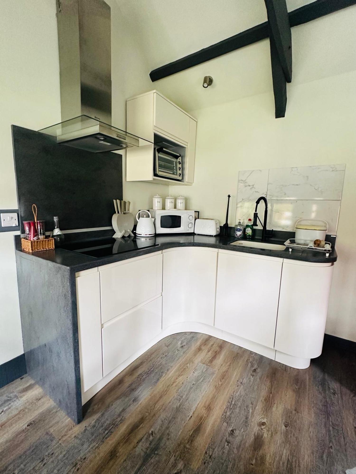 Tiny Romantic Retreat With Hot Tub On A Country Estate Near Cardigan Bay In Eryri Snowdonia Llanbedr (Gwynedd) Exterior foto
