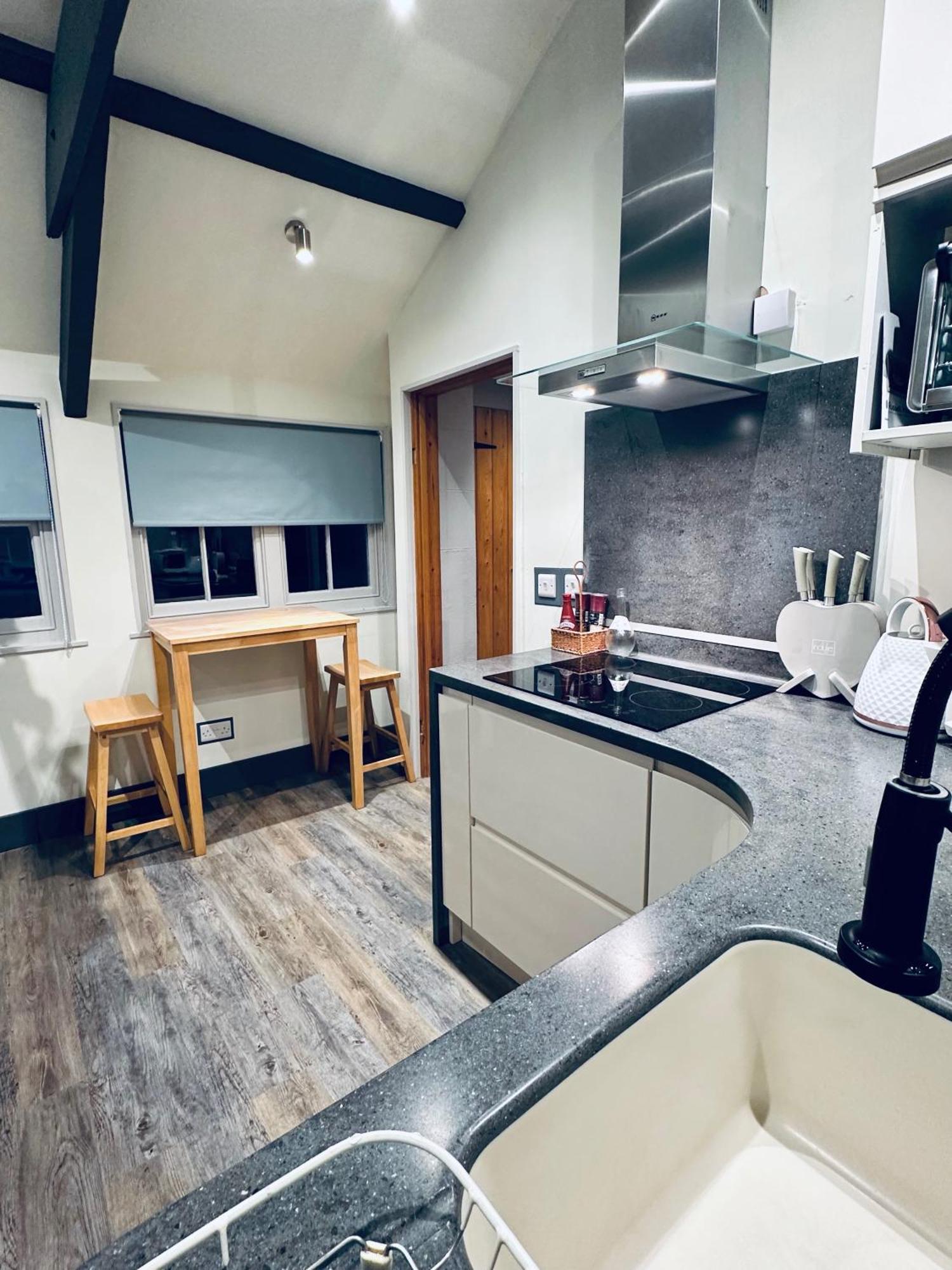 Tiny Romantic Retreat With Hot Tub On A Country Estate Near Cardigan Bay In Eryri Snowdonia Llanbedr (Gwynedd) Exterior foto