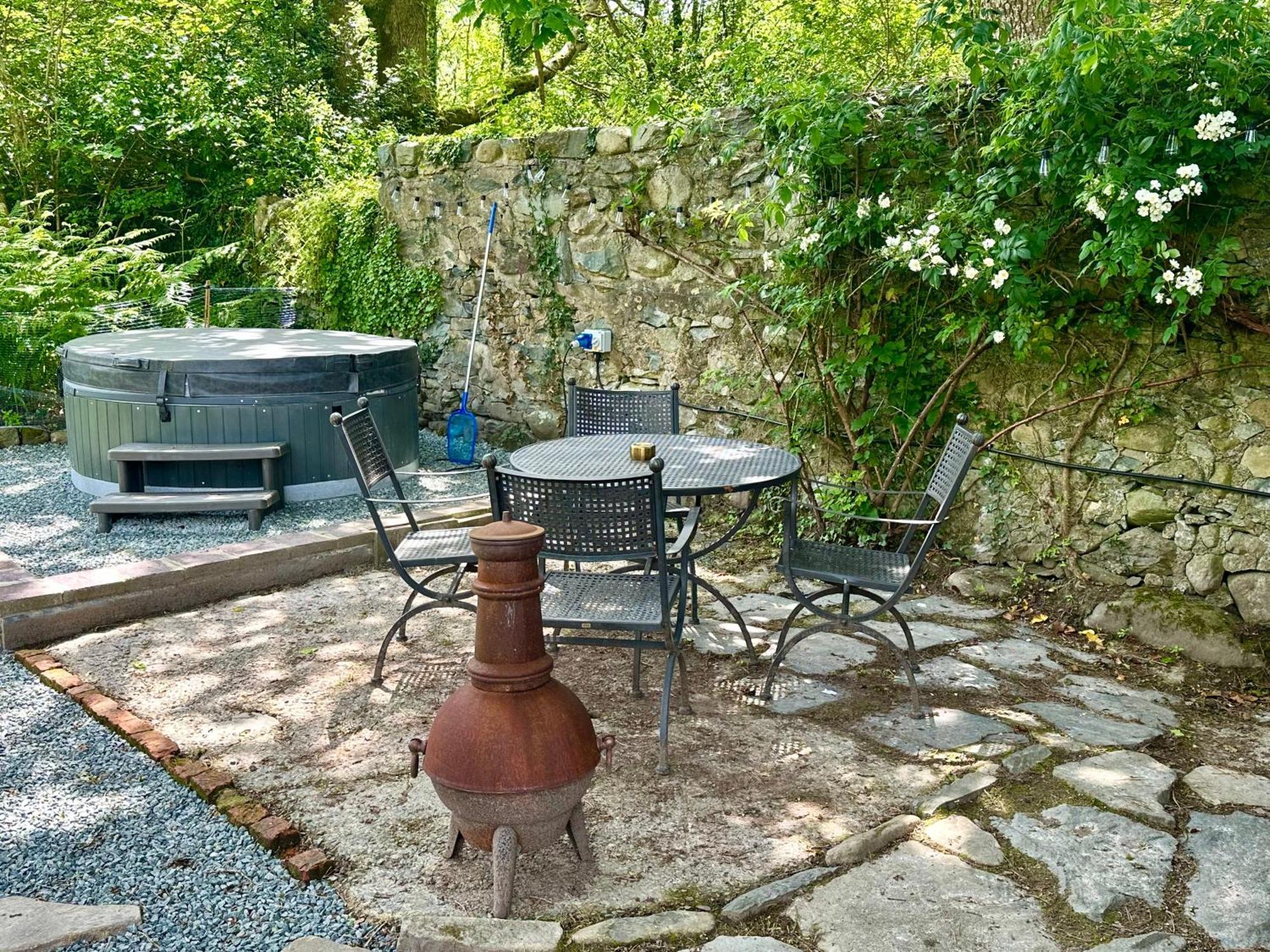 Tiny Romantic Retreat With Hot Tub On A Country Estate Near Cardigan Bay In Eryri Snowdonia Llanbedr (Gwynedd) Exterior foto